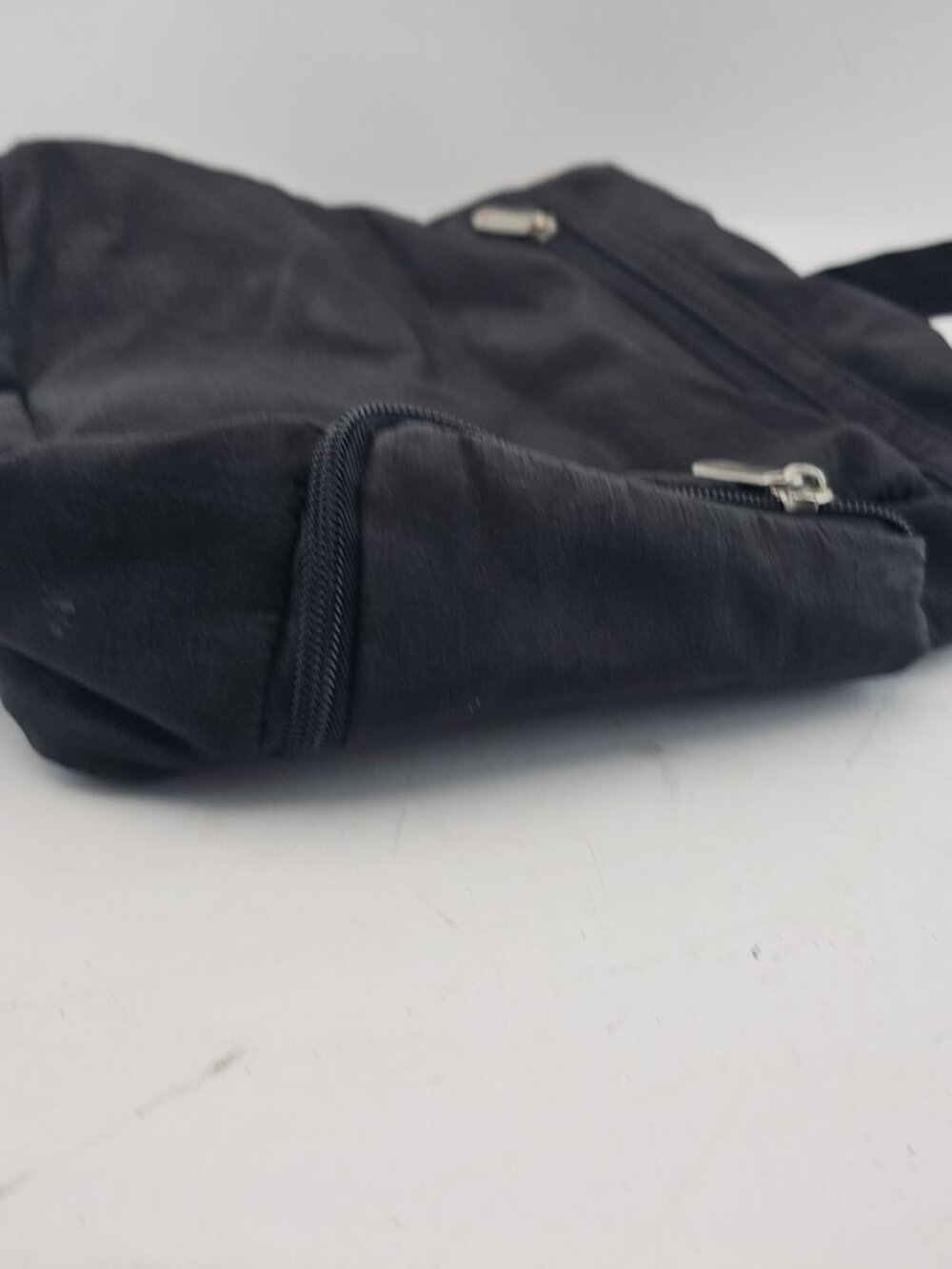 Travelon Anti Theft RFID Pocket Crossbody Black Travel Bag Pockets Zipper Locks - Picture 6 of 7